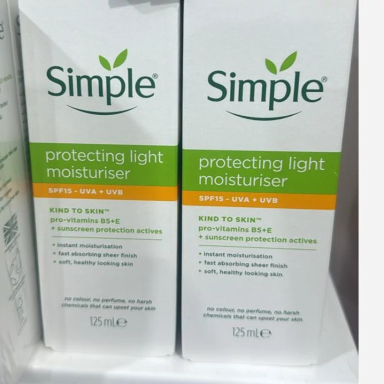 کرم مرطوب کننده و محافظ سیمپل لایت حاوی SPF15 حجم 125 میل
